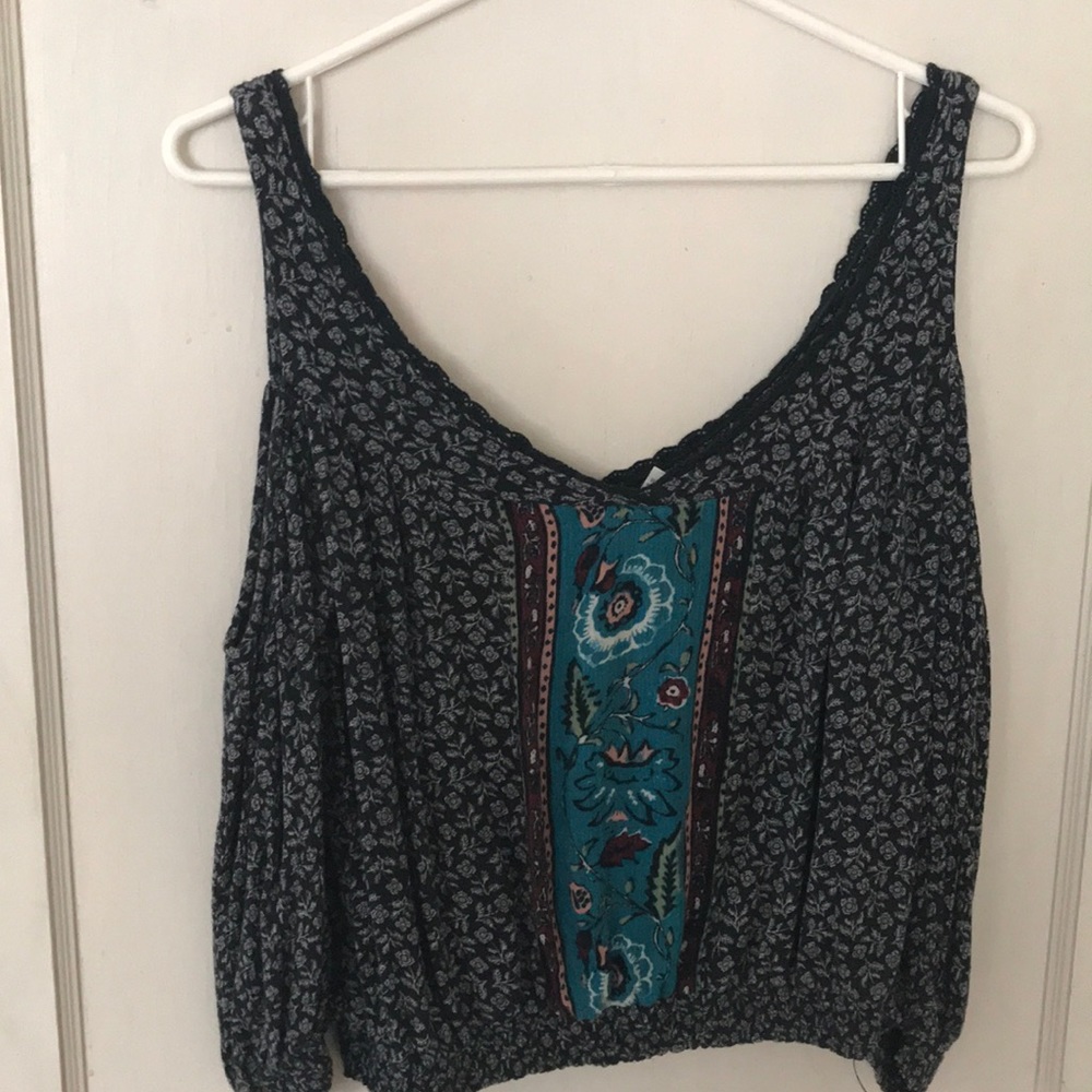 Shoulder cut out shirt